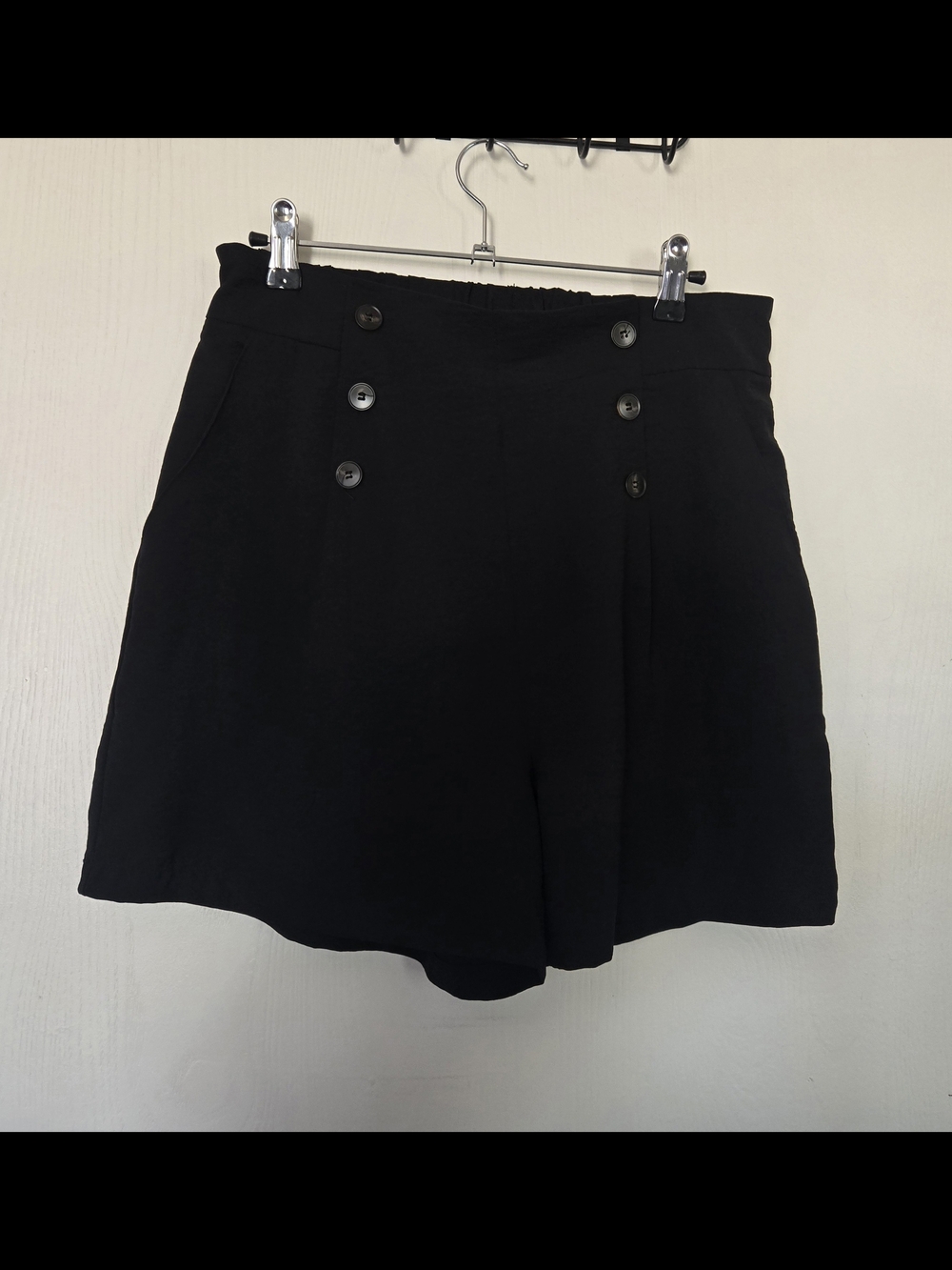Ci Sono Black Double-Button High-Rise Bermudas Large